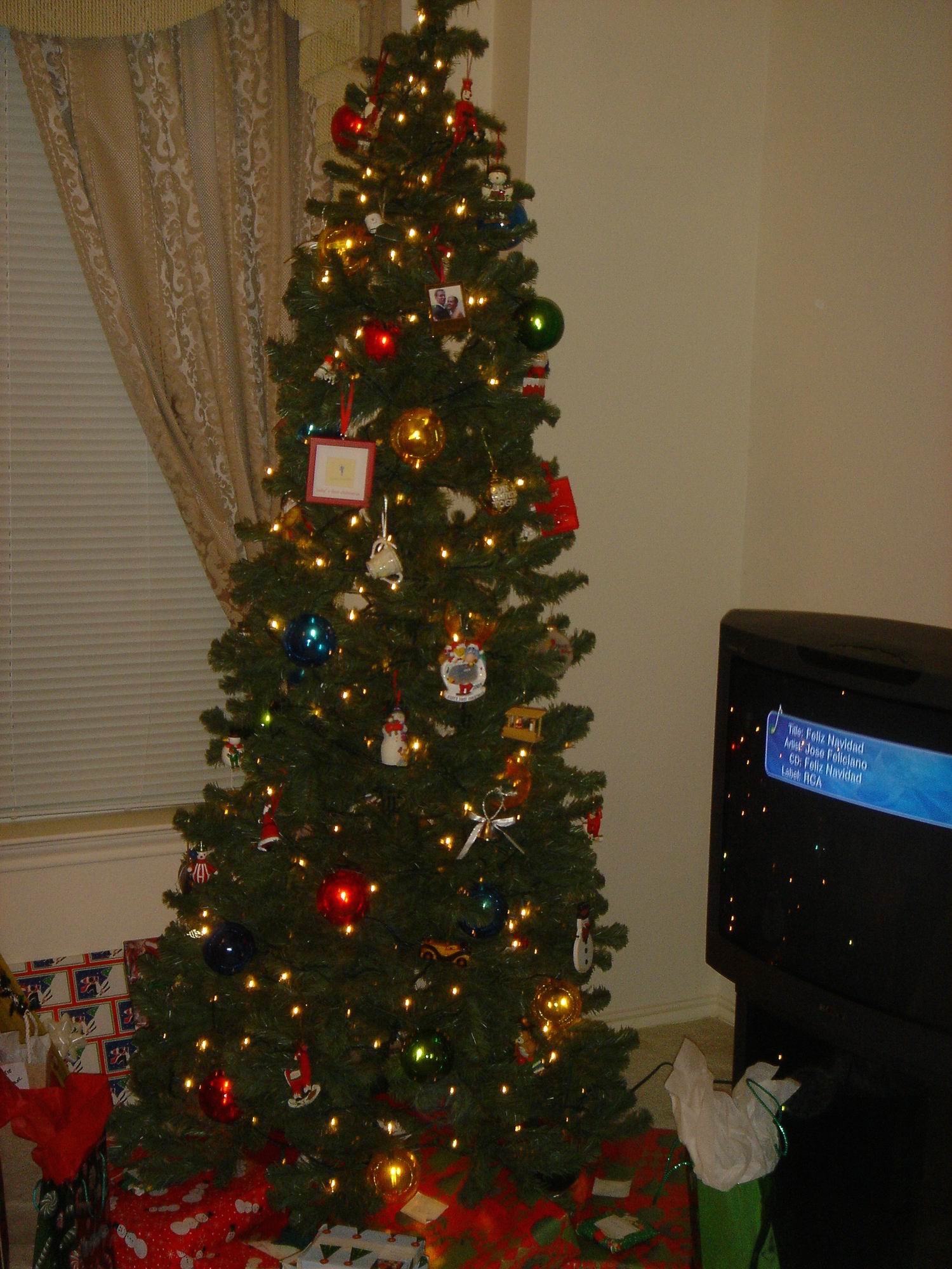 2005-12-25-127 Christmas Day J&H.jpg